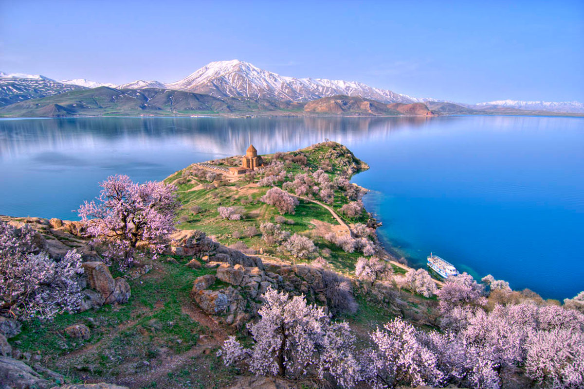  The Jewel of Eastern Anatolia: 5 Enchanting Places to See in Van || Rota Doğu Turizm
